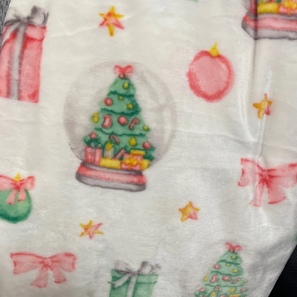 Pink Christmas Tree Snowglobes &  Pink Bow Ribbons Plush Blanket 50”x70” NWT